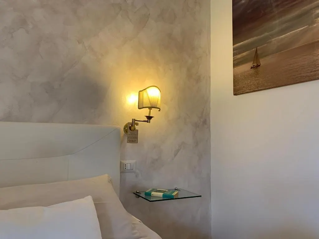 Alghero Roof Garden 3*,